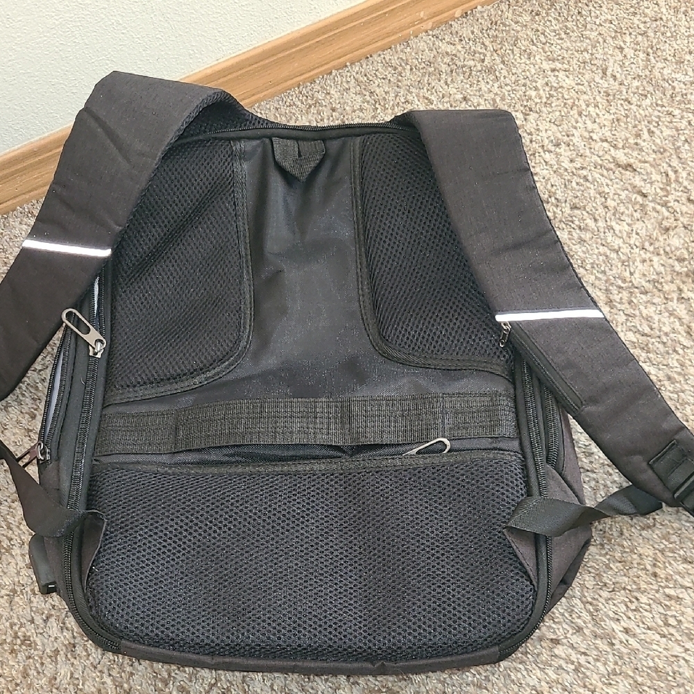 Anit-Theft Backpack With Charging Port